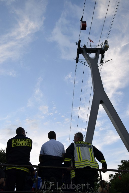 Koelner Seilbahn Gondel blieb haengen Koeln Linksrheinisch P780.JPG - Miklos Laubert